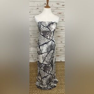 Fashion Nova empire-waist strapless open back maxi dress